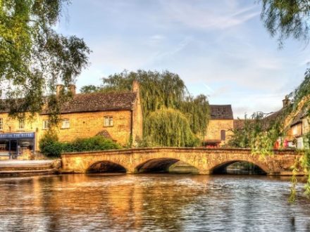 Cotswold walking co Bourton on the Water